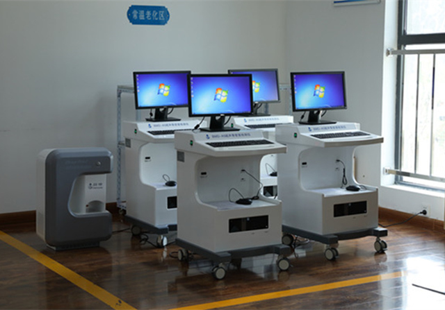 選擇骨密度儀廠家，除了骨密度儀價(jià)格之外，這三點(diǎn)一定要注意！